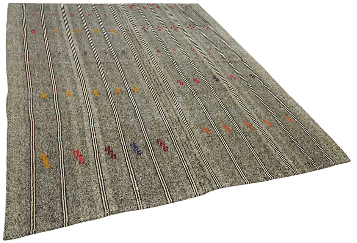 Truvo Beyaz ve Gri Geometrik Desenli Keçi Kılı Kilim 202x281 cm – genel görünüm