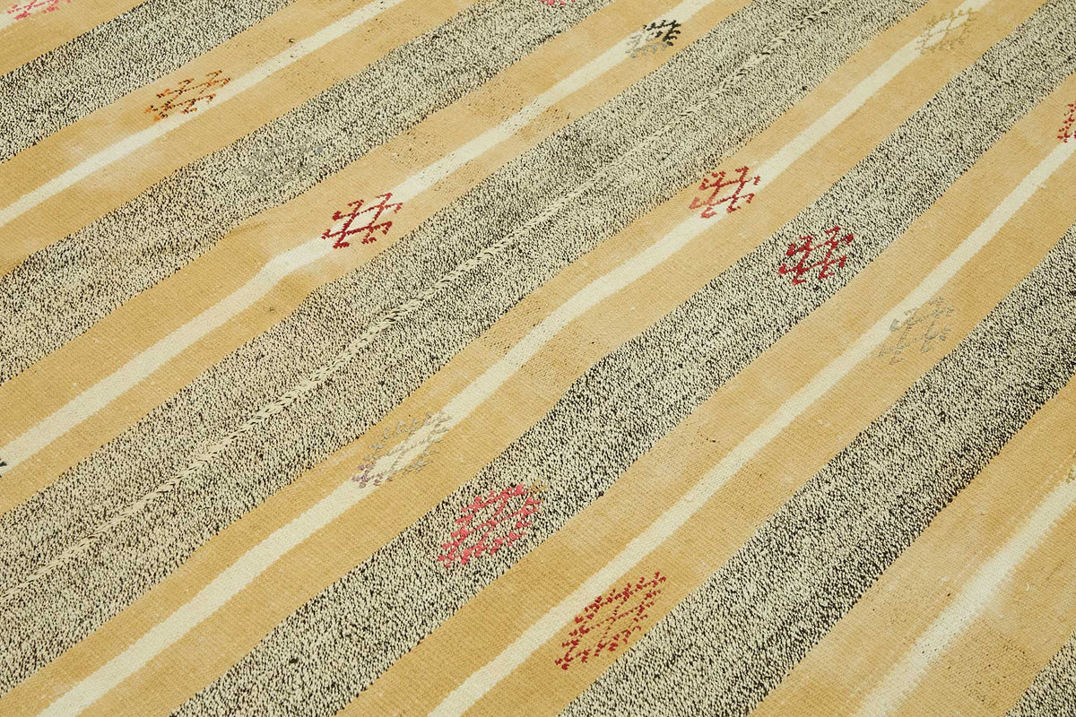 Truvo Sarı Antrasit Çizgili Keçi Kılı Kilim 200x220 cm – mekânda kullanım