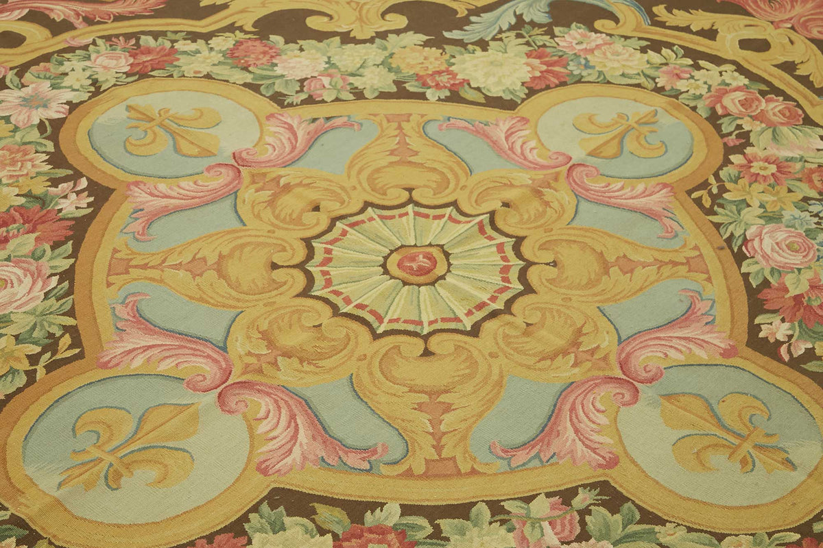 Sivemi Çiçek Desenli Kahverengi Halı Aubusson Dokuma 271x370 cm – mekânda kullanım