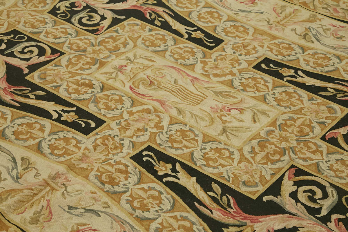 Sivemi Siyah Gold Halı Klasik Geometrik Desenli 273x337 cm – mekânda kullanım