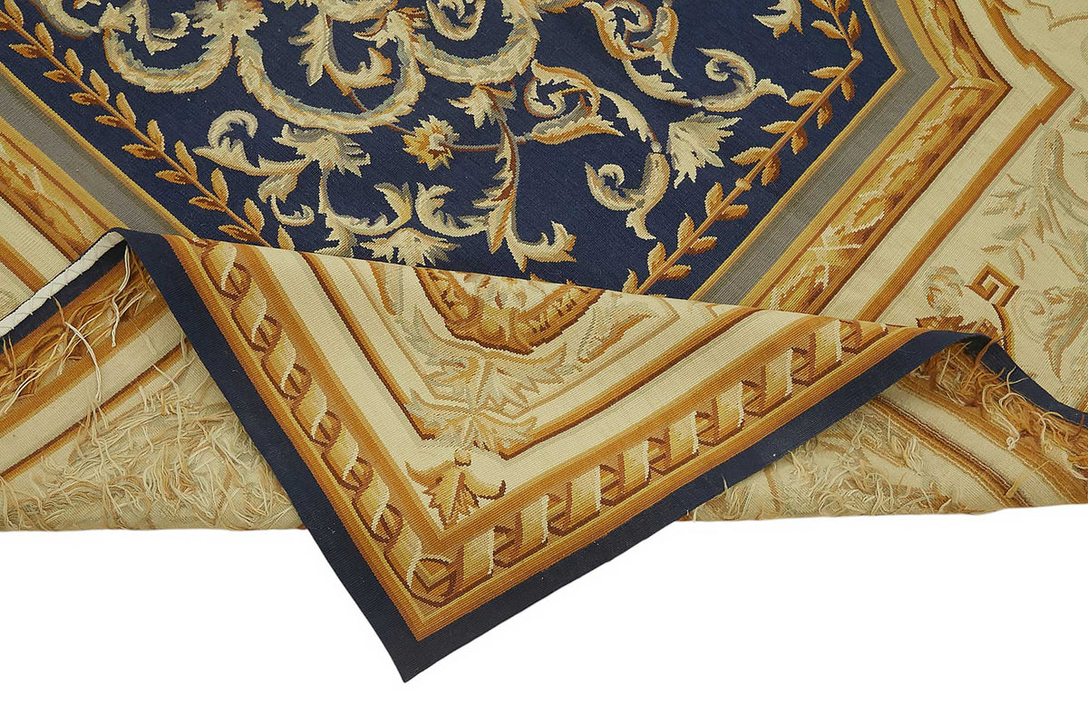 Sivemi Bej Lacivert Madalyon Desenli Kabartmalı Halı 177x267 cm – kenar detayı