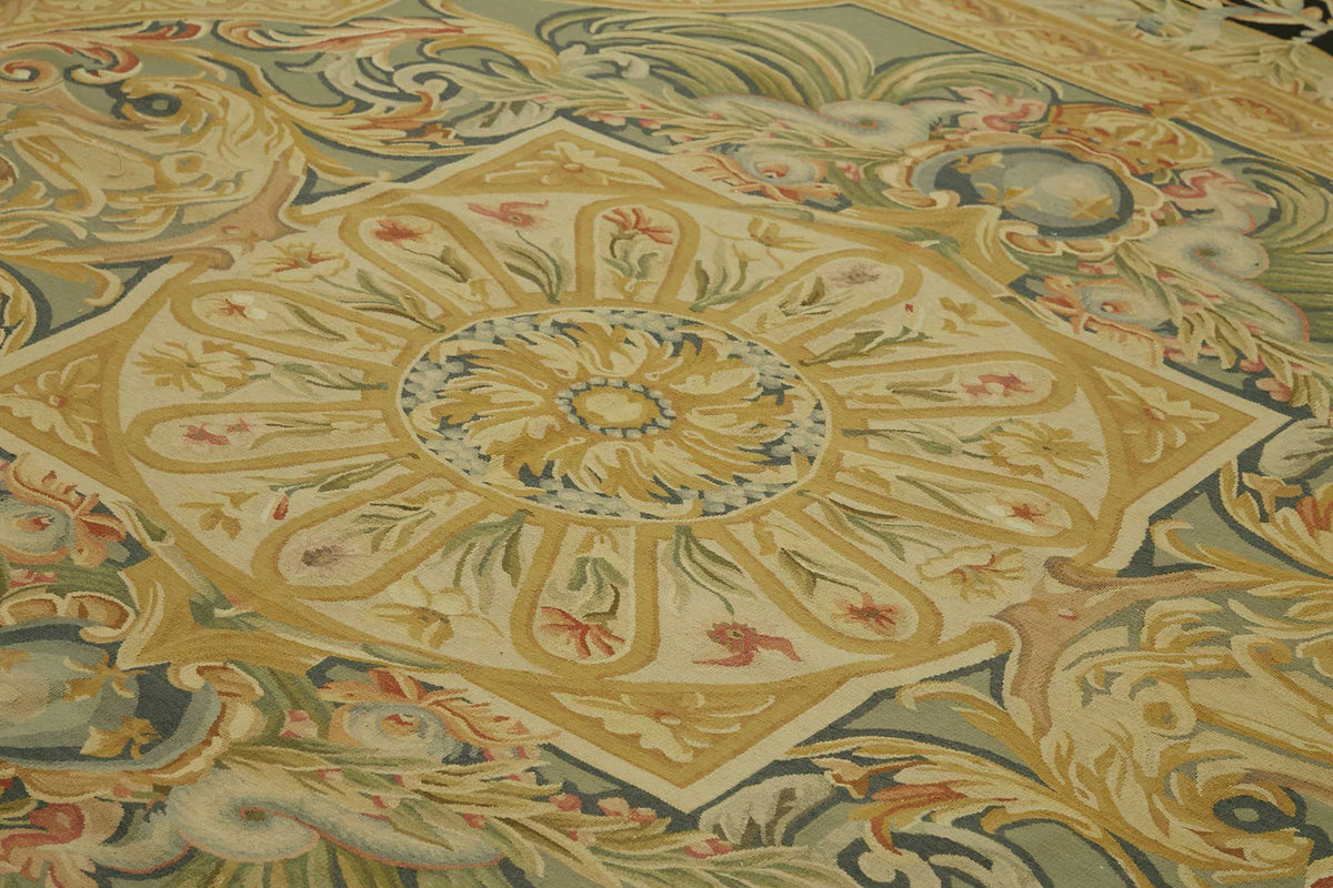 Sivemi Aubusson Siyah Gold Madalyon Göbekli El Dokuma Halı 370x446 cm – mekânda kullanım
