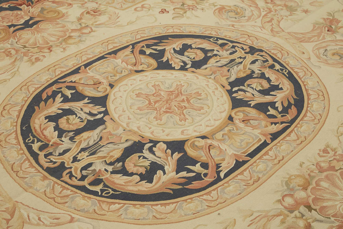 Sivemi Lacivert Bej Madalyon Desenli Klasik El Dokuma Halı 272x368 cm – mekânda kullanım