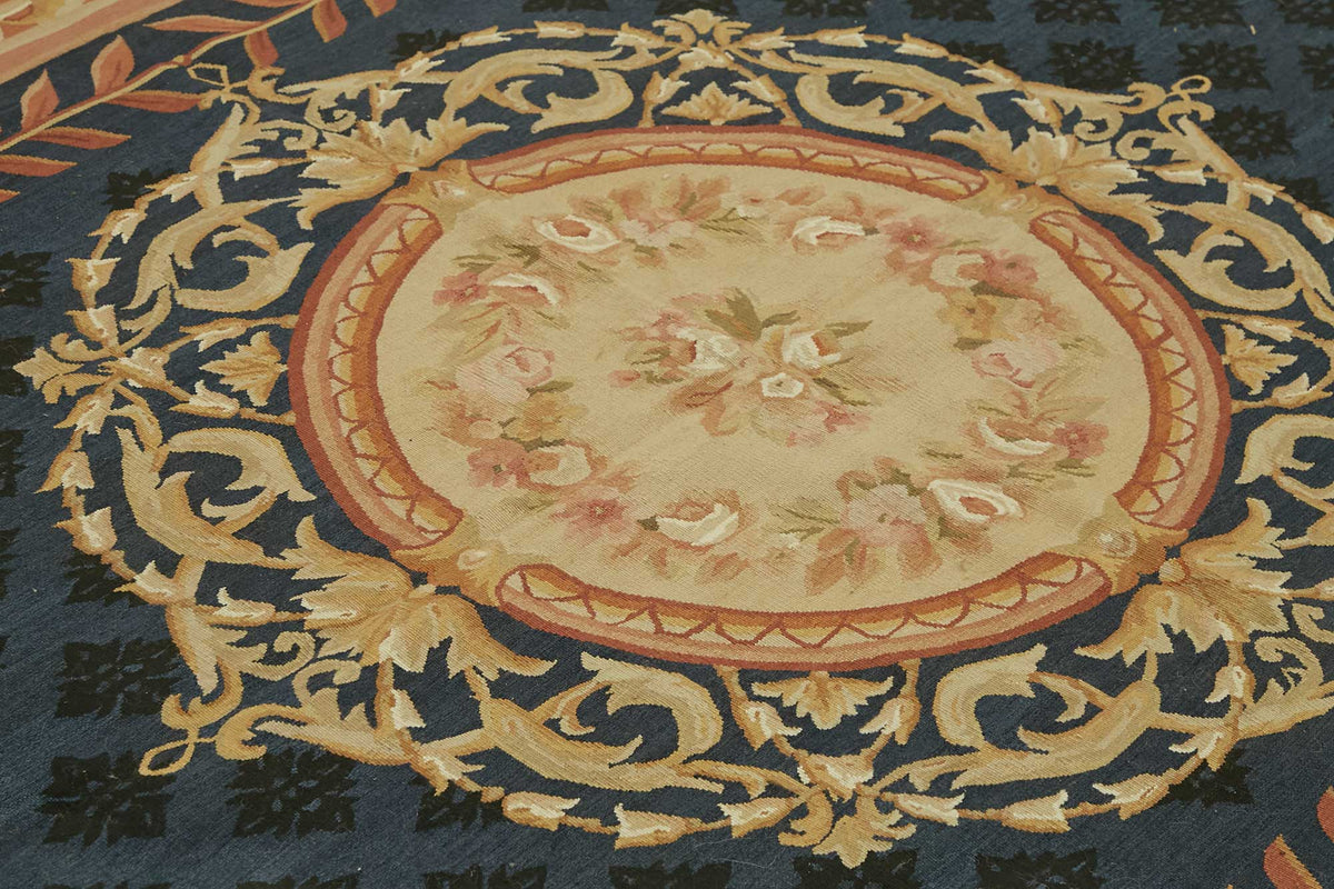 Sivemi Lacivert Bej Halı El Dokuma Madalyon Desenli 274x375 cm 47416 – mekânda kullanım