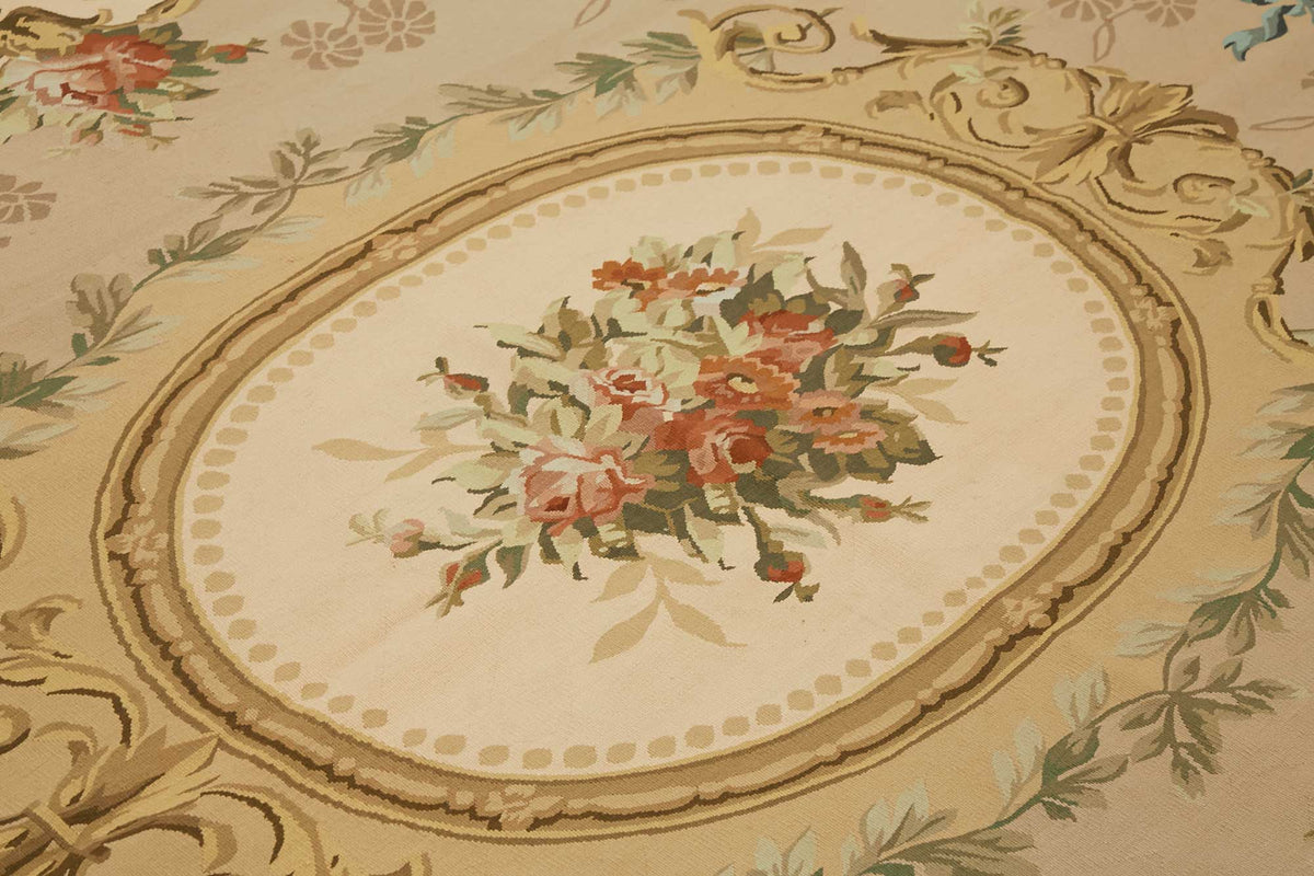 Sivemi Düz Kahverengi Halı: Bej Zeminli Çiçek Desenli 263x334 cm – mekânda kullanım