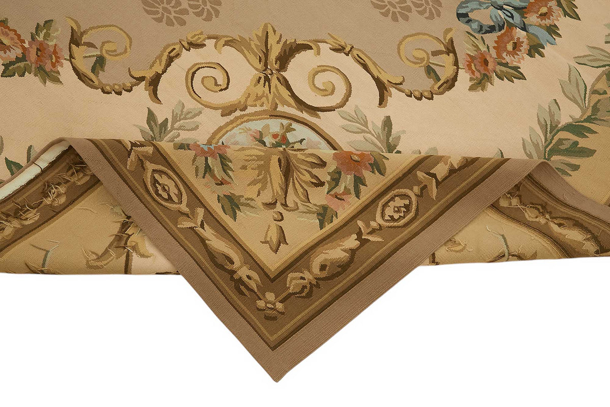 Sivemi Düz Kahverengi Halı: Bej Zeminli Çiçek Desenli 263x334 cm – kenar detayı