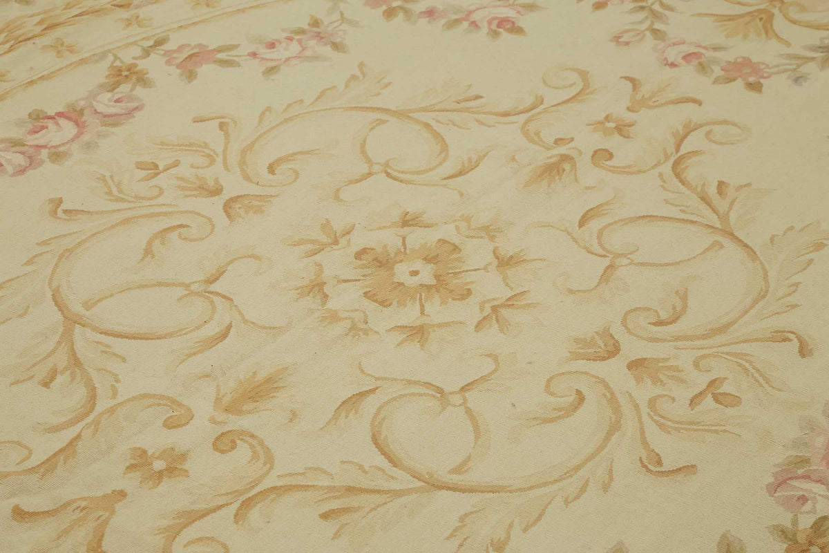 Sivemi Açık Pembe ve Gold Çiçek Desenli El Dokuma Halı 301x440 cm – mekânda kullanım