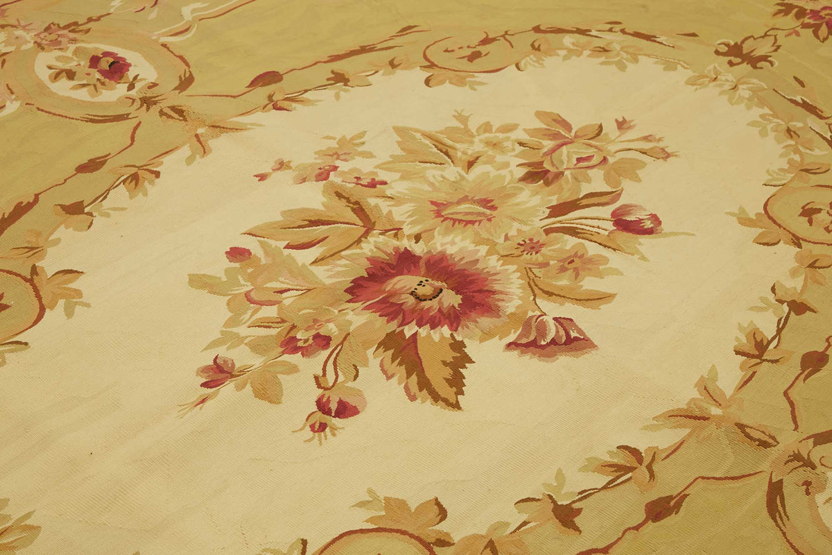 Sivemi Bordo Altın Çiçekli Klasik El Dokuma Halı 260x360 cm – mekânda kullanım