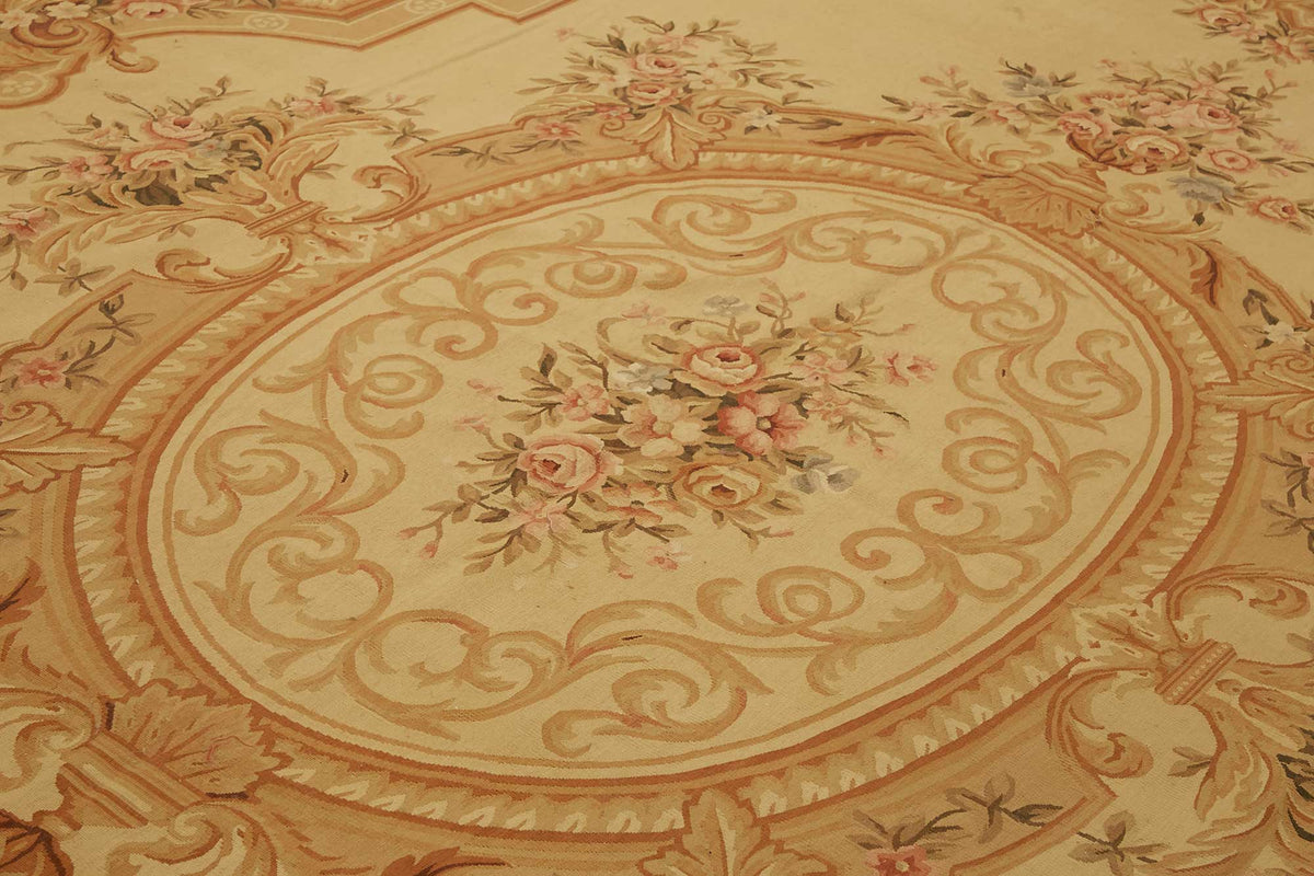 Sivemi Çiçek Desenli Bordo Bej Aubusson El Dokuma Halı 300x428 cm – mekânda kullanım