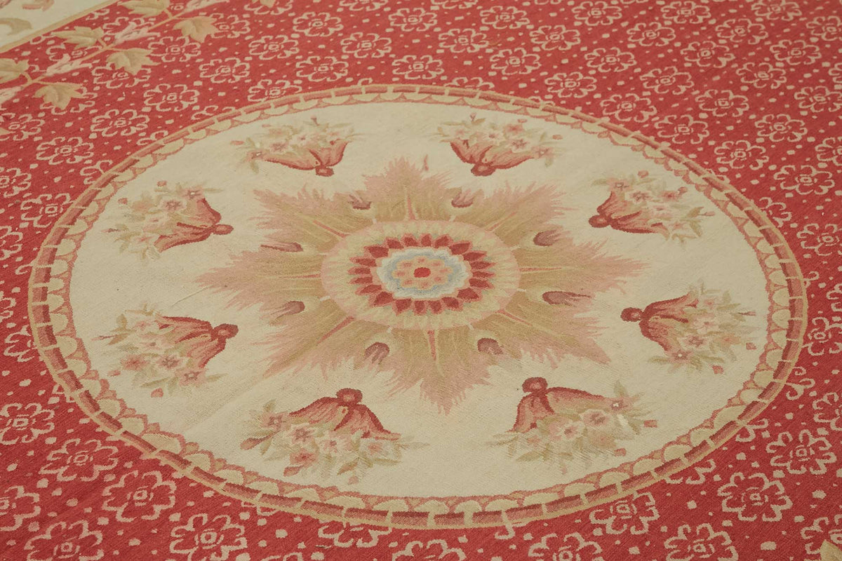 Sivemi Aubusson Kırmızı ve Bej Madalyonlu Vintage Halı 270x373 cm – mekânda kullanım