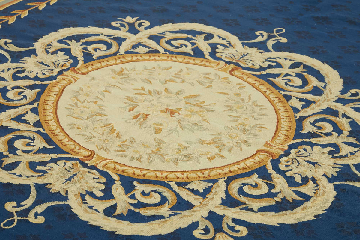 Sivemi Lacivert Bej Madalyon Desenli Pamuk Yün El Dokuma Halı 304x457 cm – mekânda kullanım