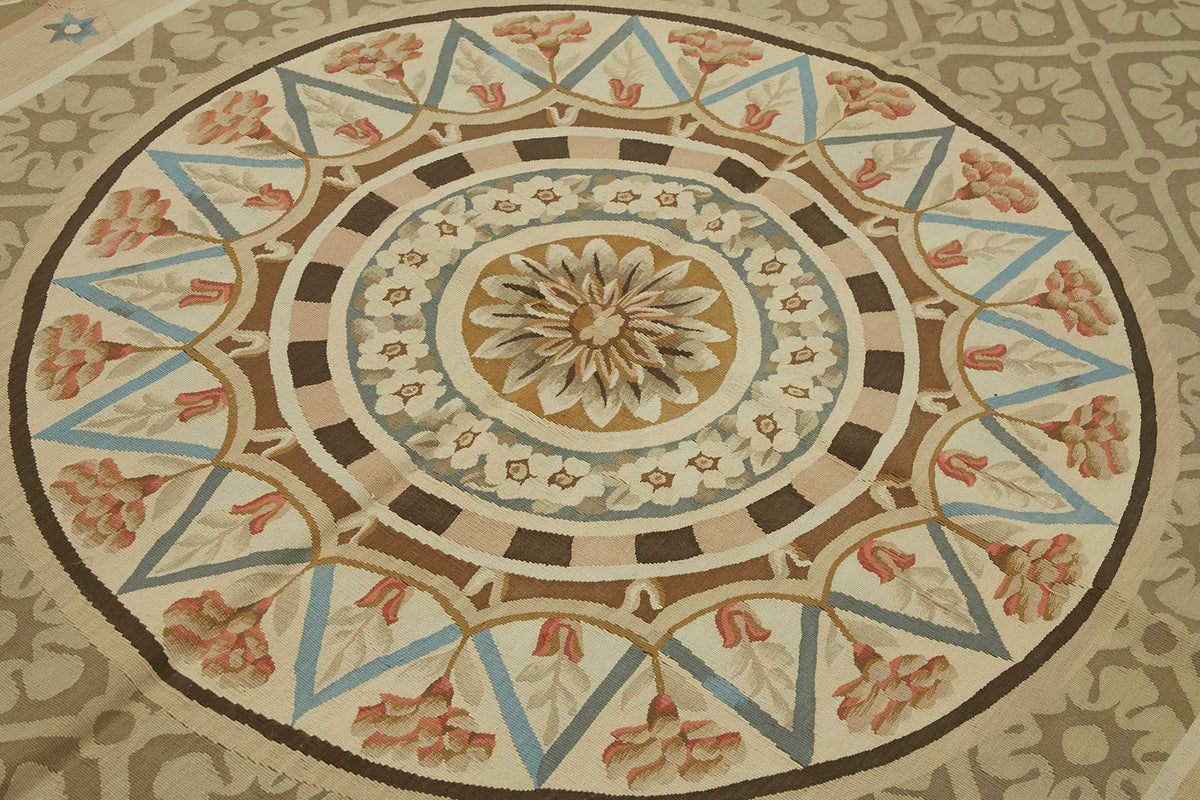 Sivemi Düz Dokuma Bej ve Kahverengi Madalyon Desenli Halı 206x279 cm – mekânda kullanım