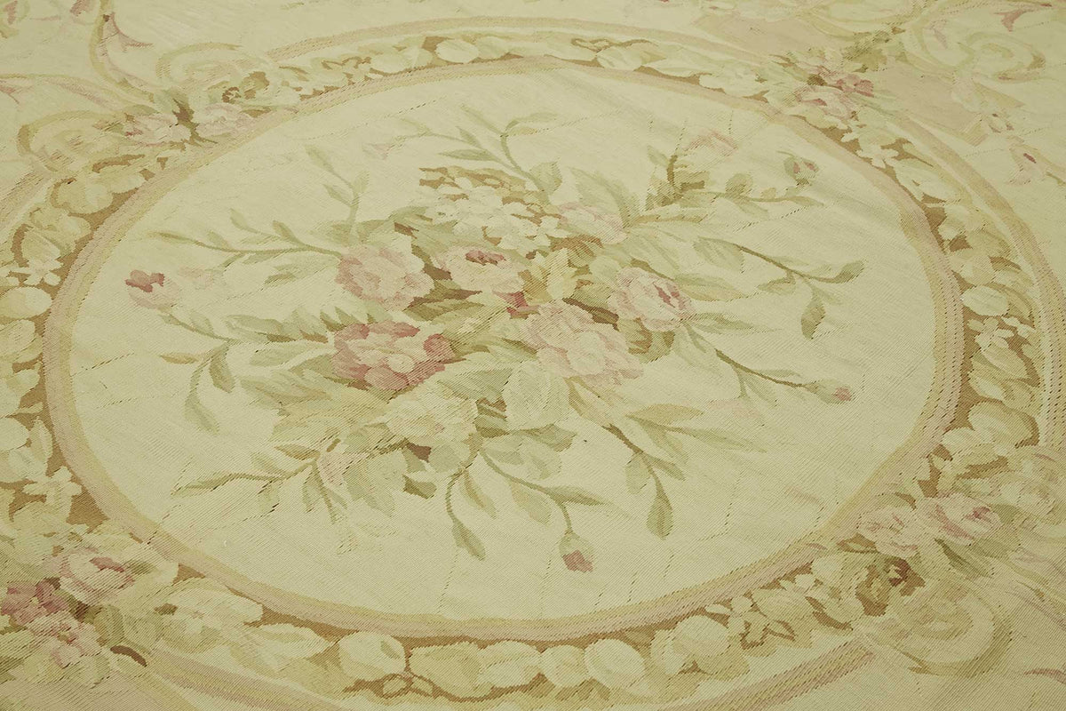 Sivemi Bej Pembe Çiçek Desenli Klasik El Dokuma Halı 237x290 cm – mekânda kullanım