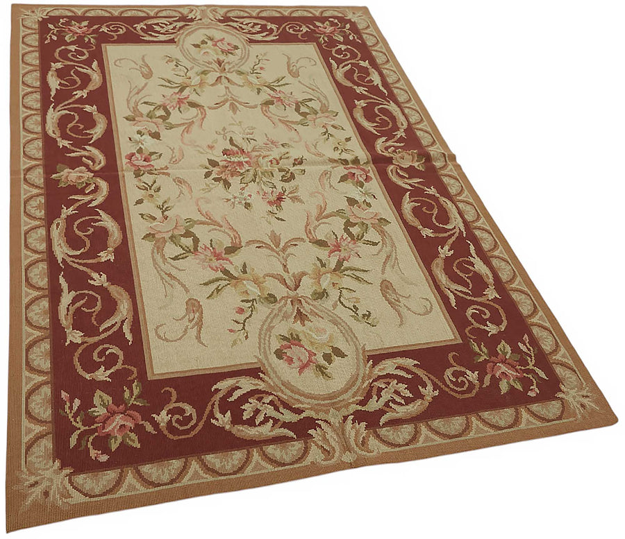 Mevri ボルドーとベージュのラグ、花柄のニードルポイント手織り、122x183 cm – 全体像