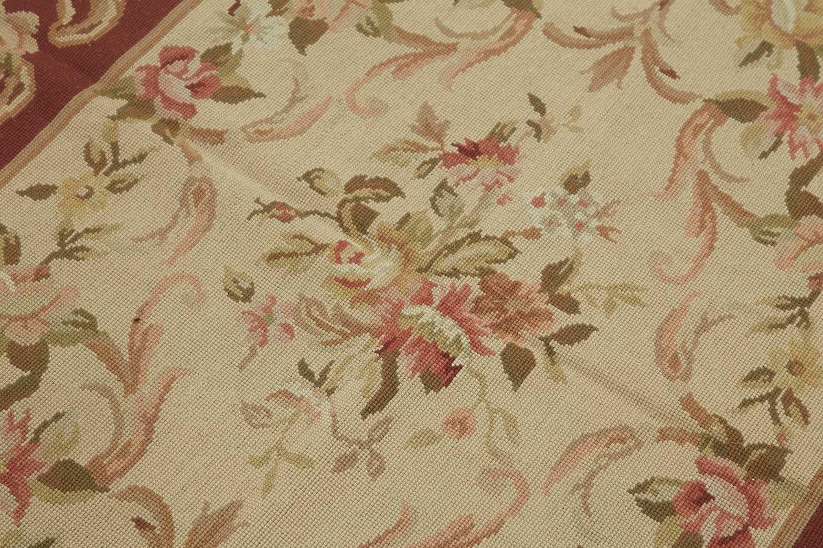 Mevri Bordo Bej Halı, Çiçekli Needlepoint El Dokuması 122x183 cm – mekânda kullanım
