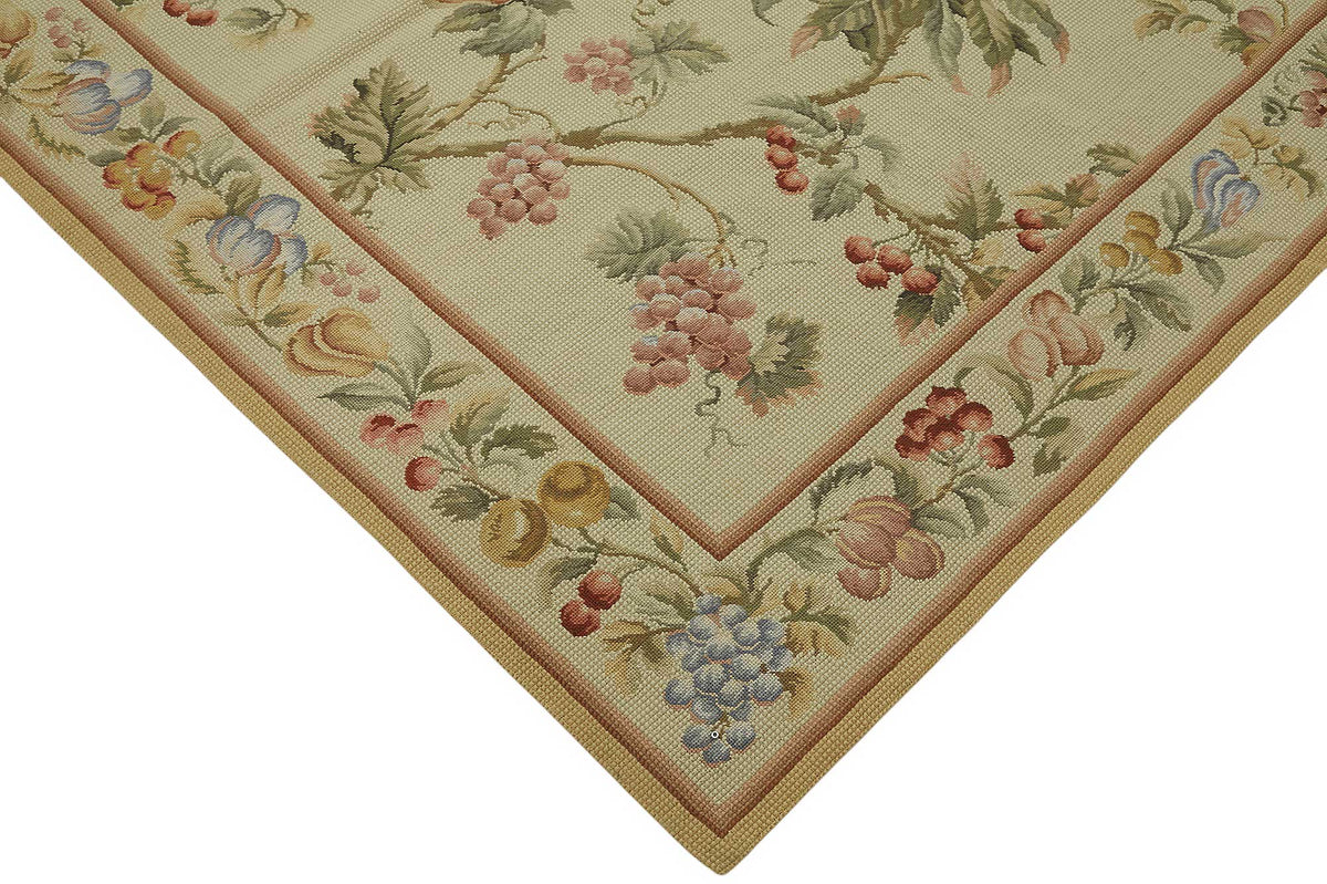Mevri Yeşil Bej Halı Klasik Çiçek Desenli Needlepoint 185x280 cm – detay görünümü