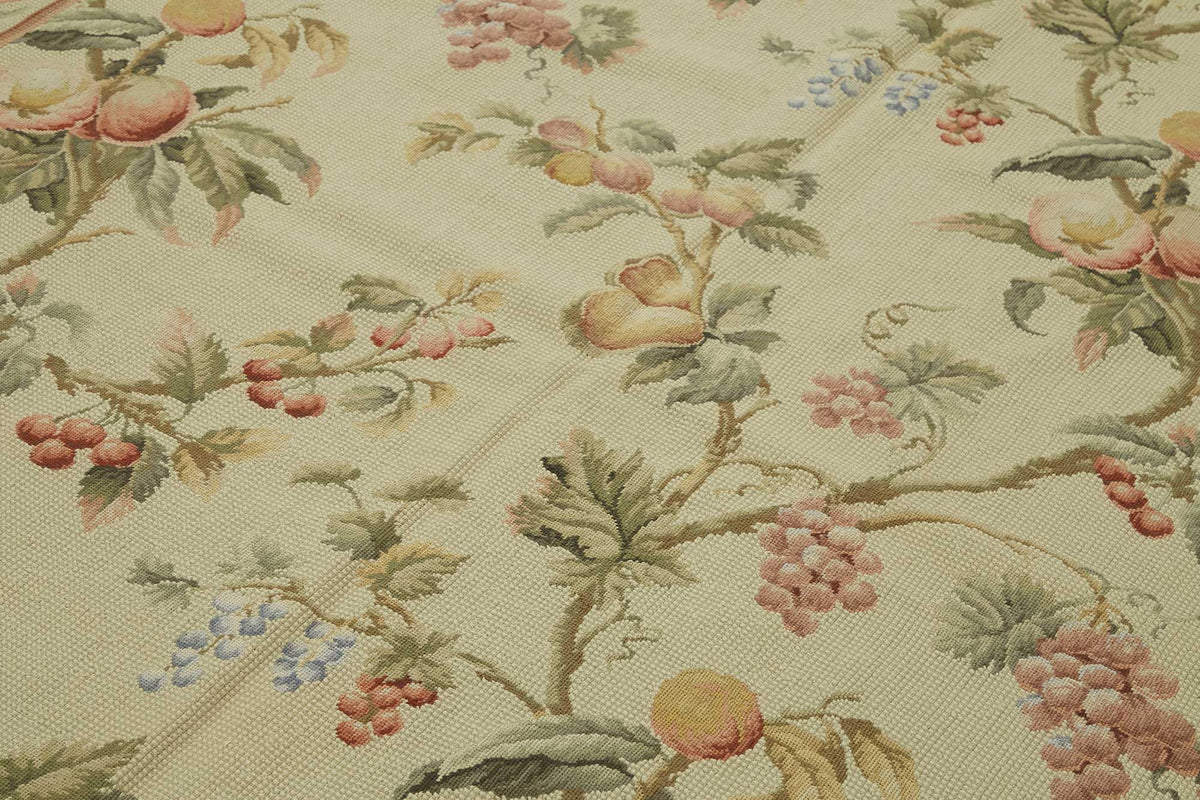 Mevri Yeşil Bej Halı Klasik Çiçek Desenli Needlepoint 185x280 cm – mekânda kullanım