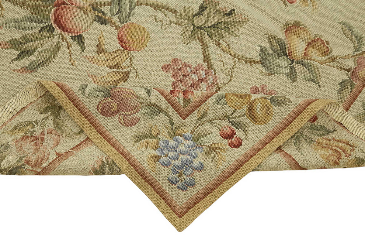 Mevri Yeşil Bej Halı Klasik Çiçek Desenli Needlepoint 185x280 cm – kenar detayı