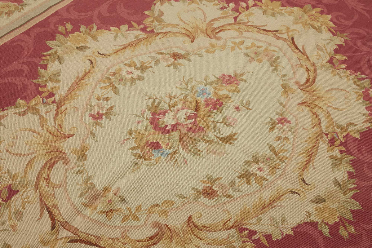 Mevri Needlepoint Bordo Krem Çiçek Desenli El Dokuma Halı 162x246 cm – mekânda kullanım