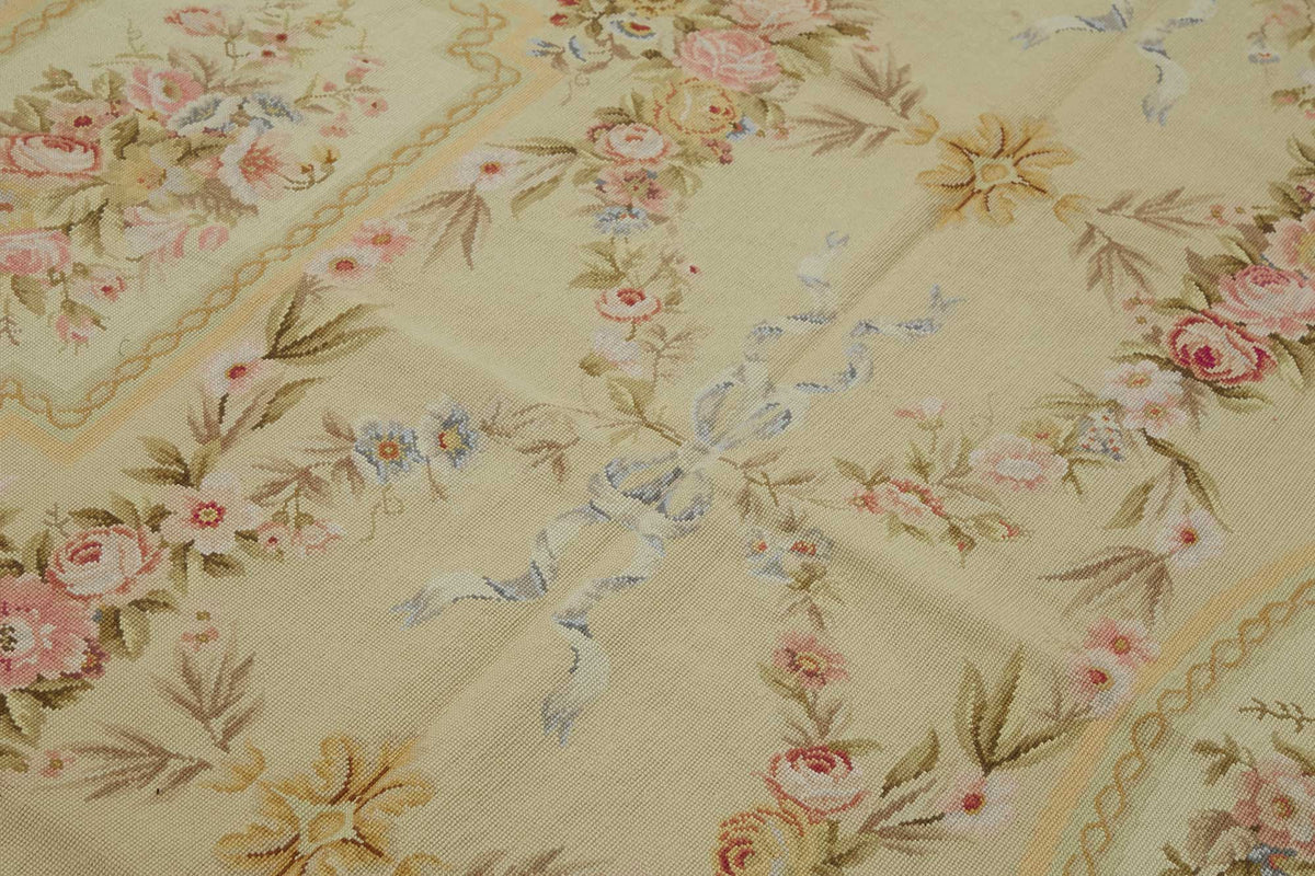 Mevri Çiçek Desenli Bej ve Pembe Needlepoint Halı 177x277 cm – mekânda kullanım