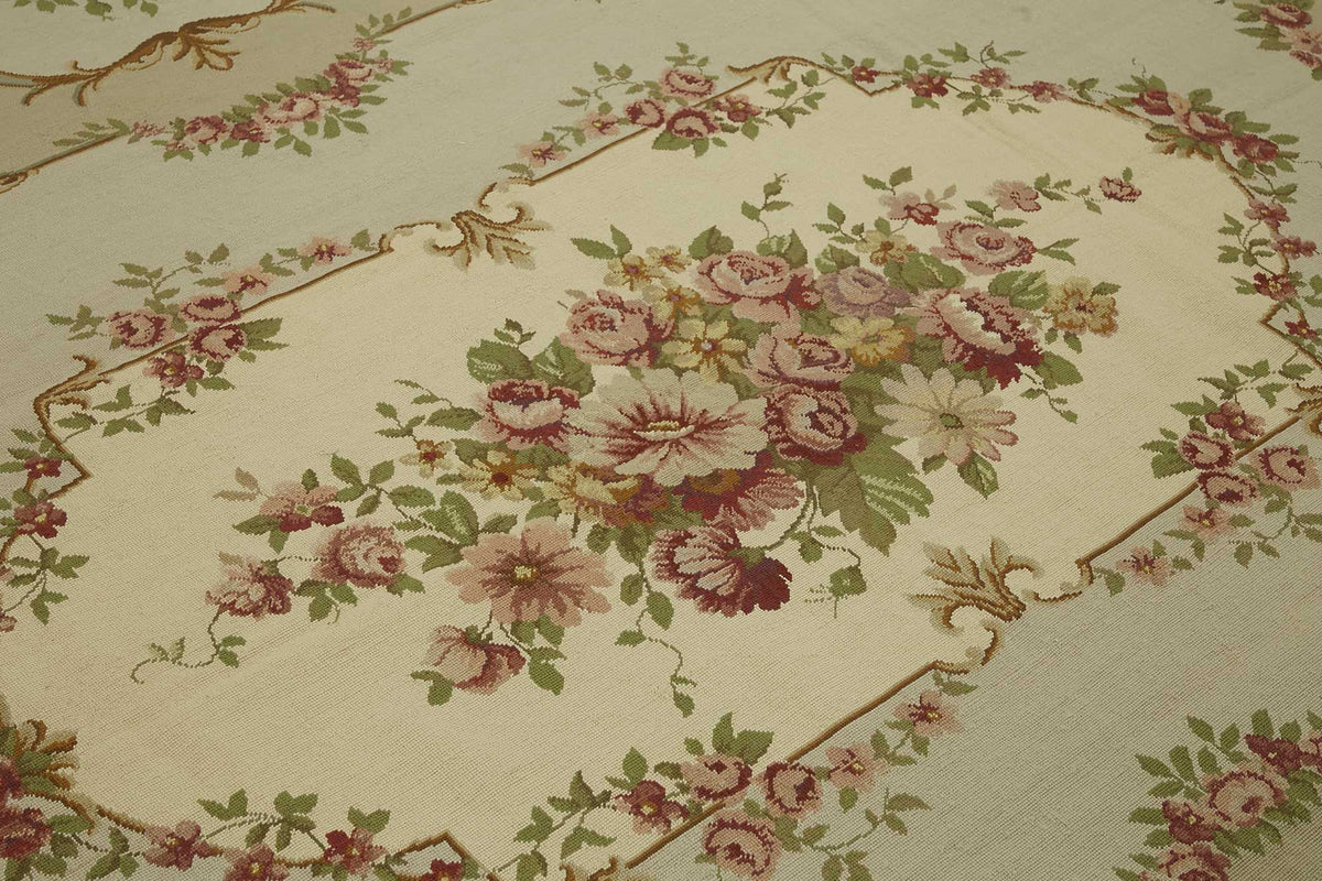 Mevri Gri Bej Halı Pembe Yeşil Çiçekli El Dokuma 243x302 cm – mekânda kullanım