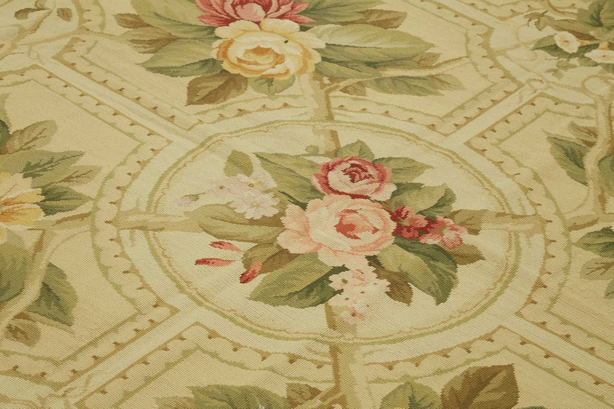 Mevri Needlepoint Bej Çiçek Desenli El Dokuma Halı 270x352 cm – mekânda kullanım