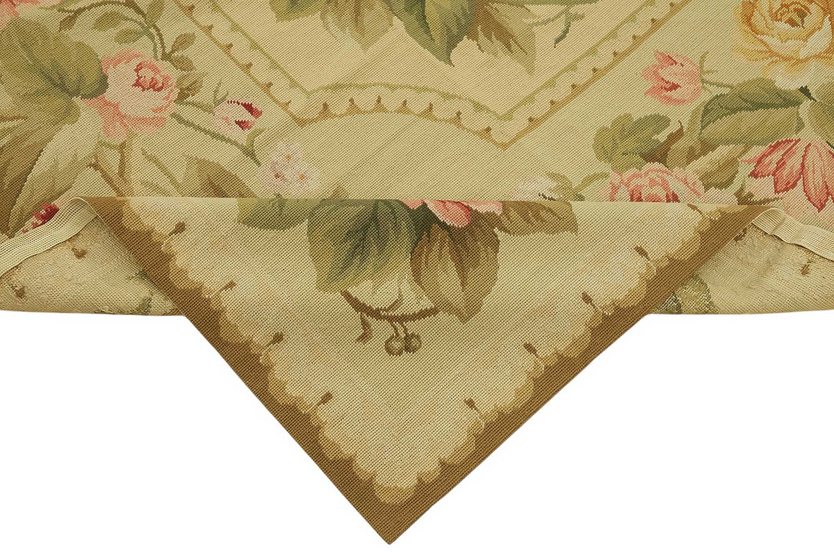 Mevri Needlepoint Bej Çiçek Desenli El Dokuma Halı 270x352 cm – kenar detayı