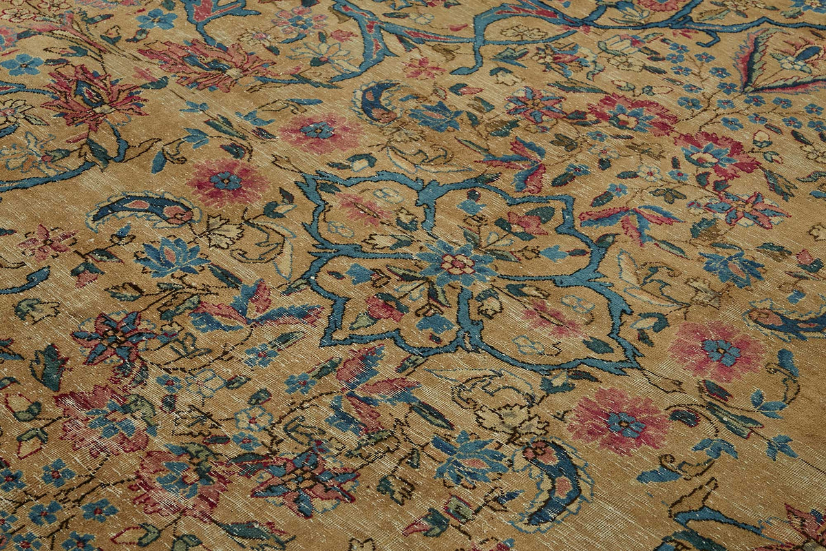 Rusvo Bej Çiçekli Klasik El Dokuma Halı 291x357 cm – mekânda kullanım
