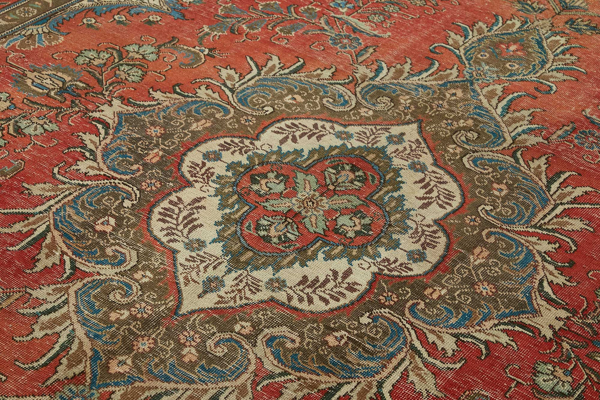 Rusvo Kırmızı Vintage Madalyon Desenli Yün El Dokuma Halı 262x372 cm – mekânda kullanım