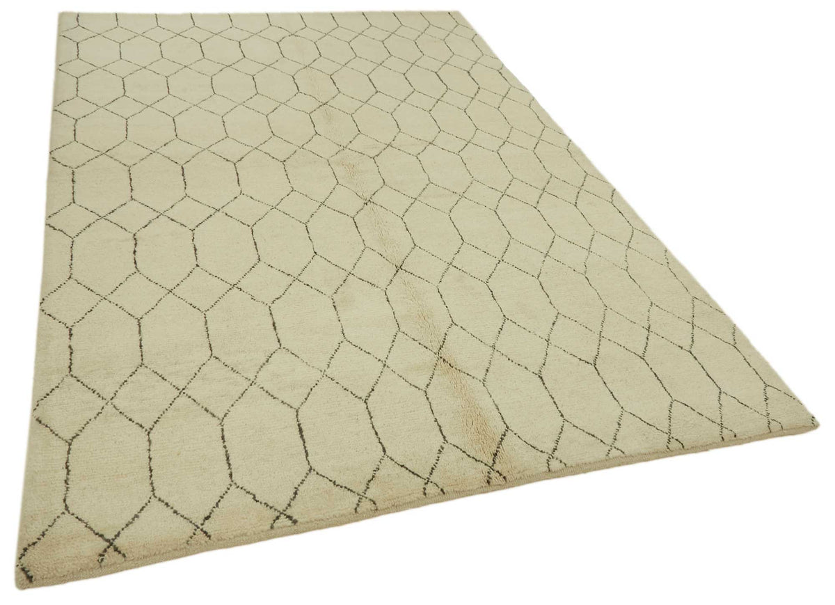 Komve Siyah Krem Halı Baklava Desenli Uşak Halısı 187x275 cm – genel görünüm
