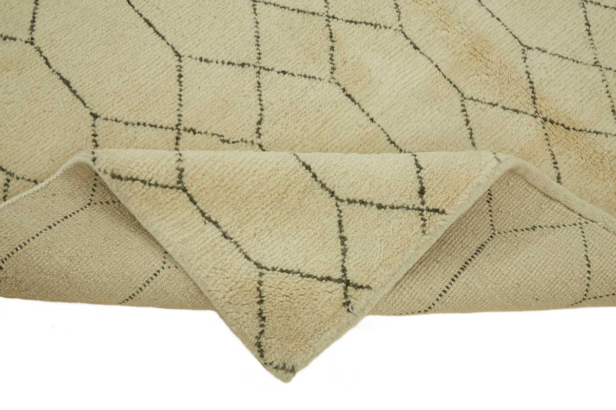 Komve Siyah Krem Halı Baklava Desenli Uşak Halısı 187x275 cm – kenar detayı