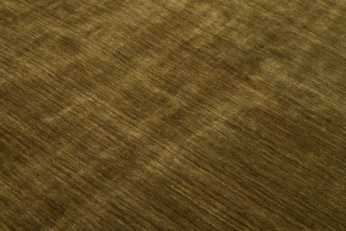 Komve Desensiz Düz Kahverengi ve Yeşil El Dokuma Halı 185x272 cm – mekânda kullanım