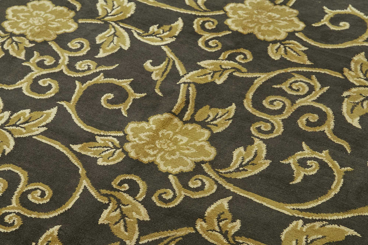 Komve Çiçek Desenli Siyah Gold El Dokuma Uşak Halı 184x264 cm – mekânda kullanım