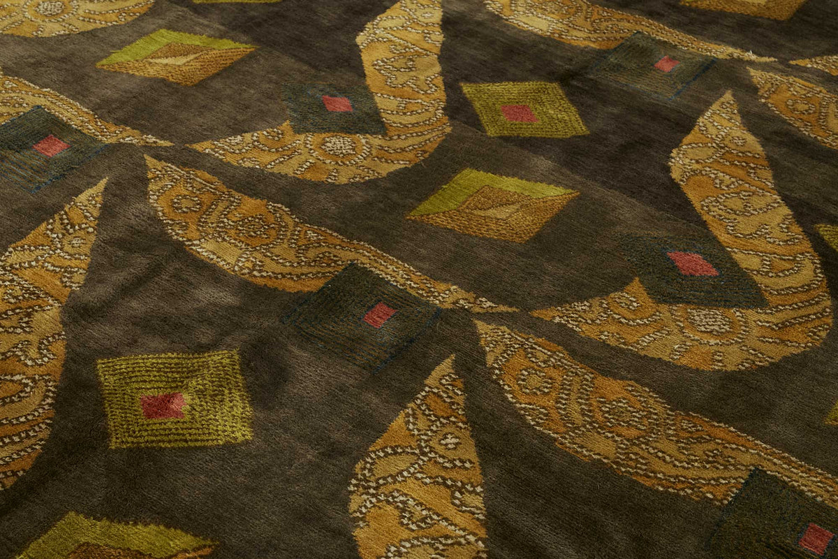 Komve Kahverengi Geometrik Desenli Modern El Dokuma Halı 238x292 cm – mekânda kullanım