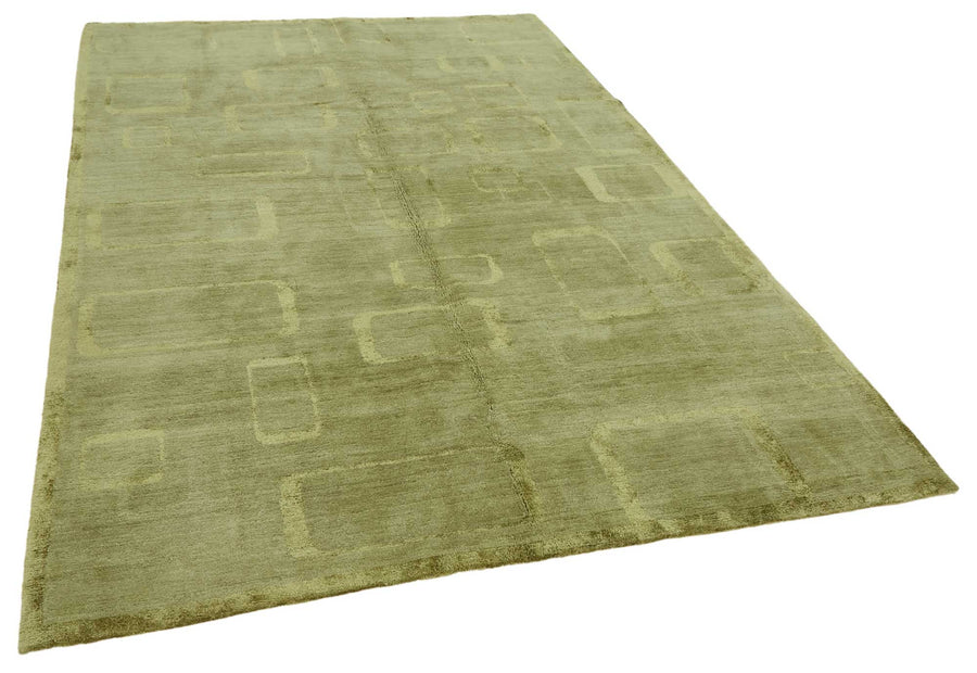 Komve Modern Uşak Halı Yeşil ve Bej Geometrik Desenli 183x273 cm – genel görünüm