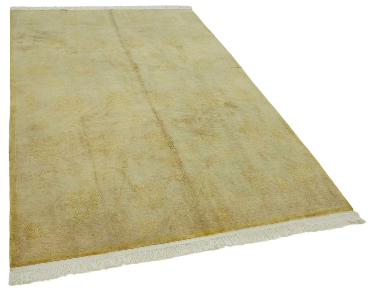 Komve Sarı Bej Çiçek Desenli 10-20 Yıllık El Dokuma Halı 170x256 cm – genel görünüm