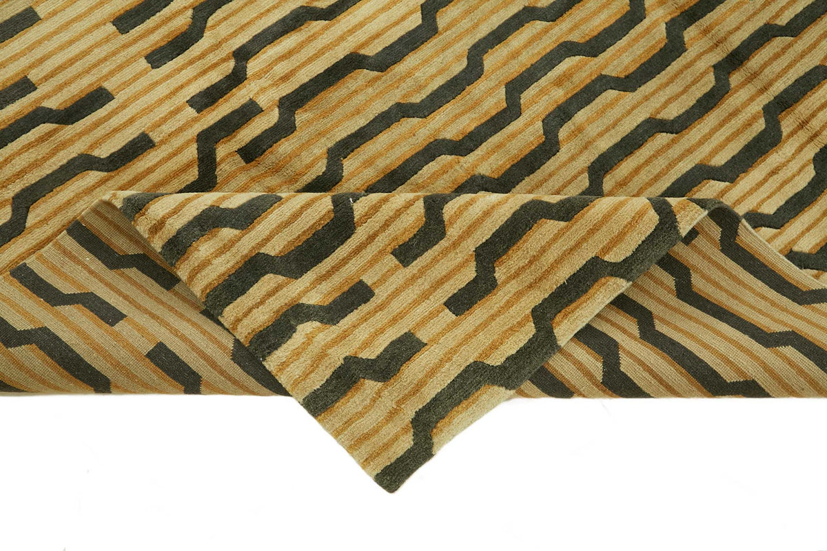 Komve Bej Antrasit Geometrik Desenli Modern El Dokuma Halı 243x302 cm – kenar detayı