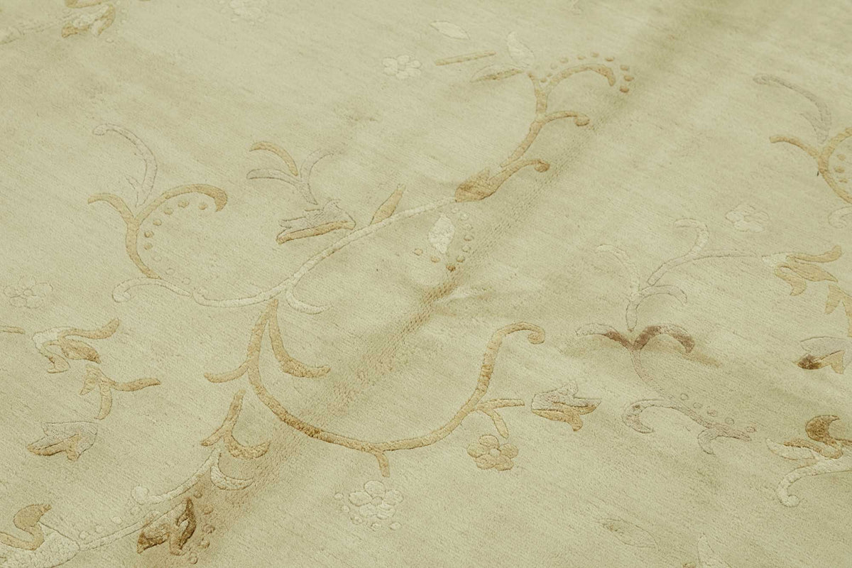 Komve Uşak Krem Bej Çiçek Desenli Klasik El Dokuma Halı 183x270 cm – mekânda kullanım
