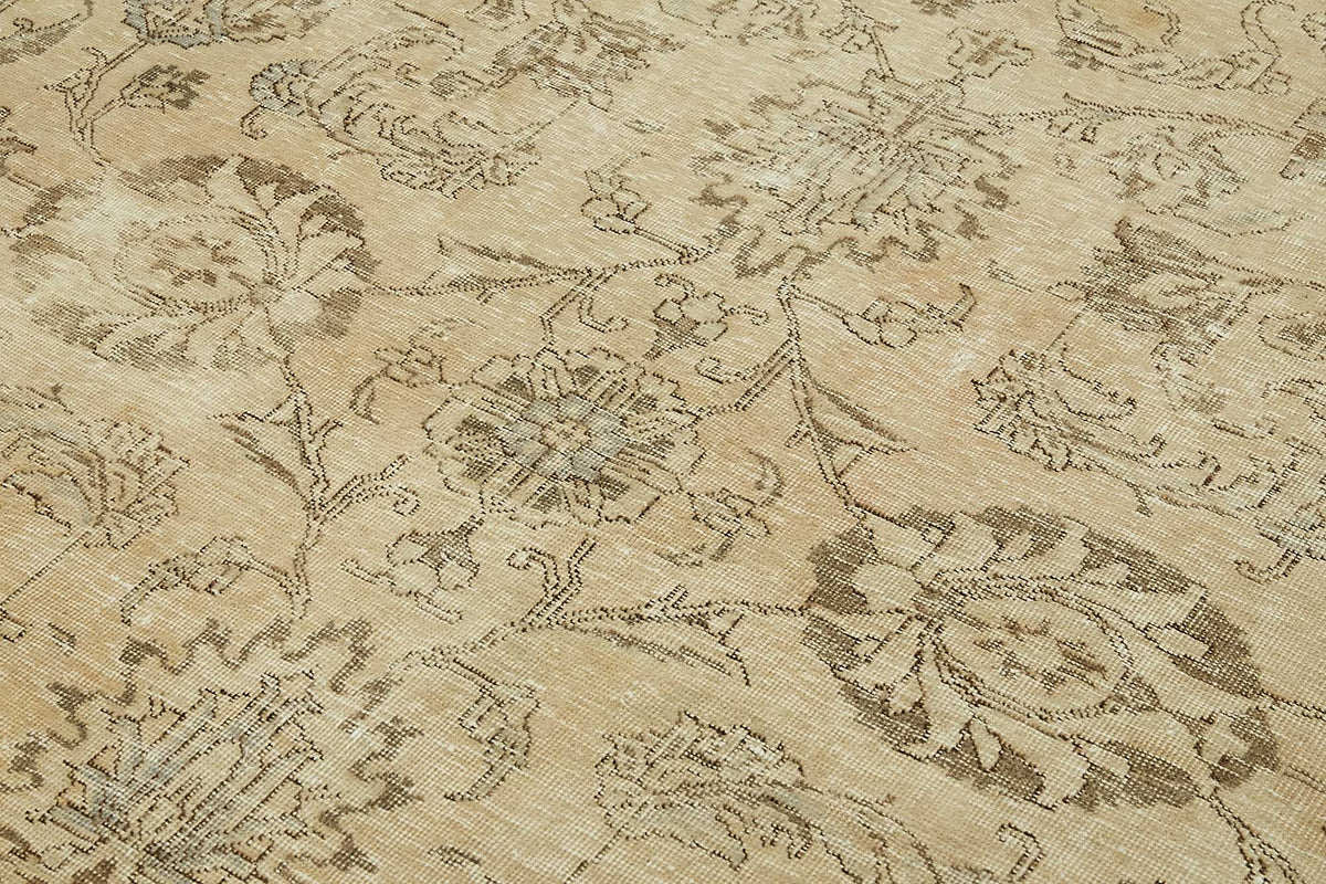 Rusvo Çiçek Desenli Bej ve Kahverengi Vintage El Dokuma Halı 227x328 cm – mekânda kullanım