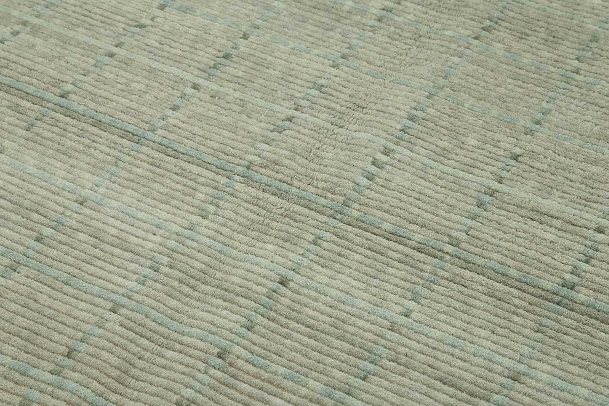 Veltos Geometrik Desenli Adaçayı Yeşili Açık Gri Uşak Halısı 202x294 cm – mekânda kullanım