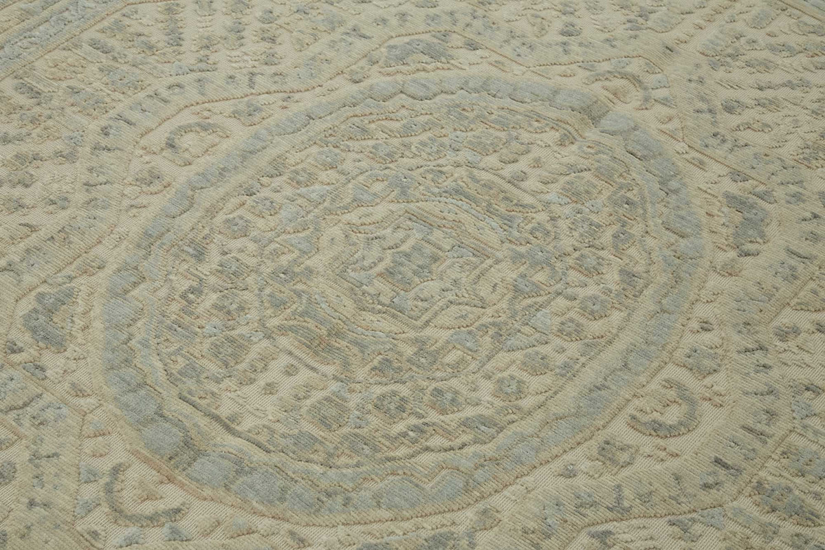 Veltos Uşak Halısı Bej Mavi Madalyon Desenli El Dokuma 251x330 cm – mekânda kullanım