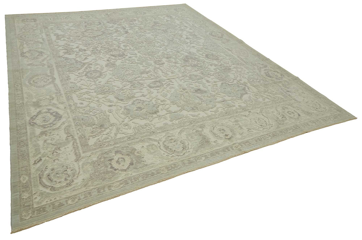 Veltos Beyaz ve Gri Çiçek Desenli Yün El Dokuma Halı 307x375 cm – genel görünüm