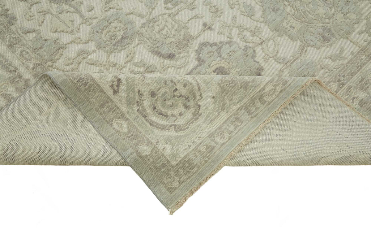 Veltos Beyaz ve Gri Çiçek Desenli Yün El Dokuma Halı 307x375 cm – kenar detayı