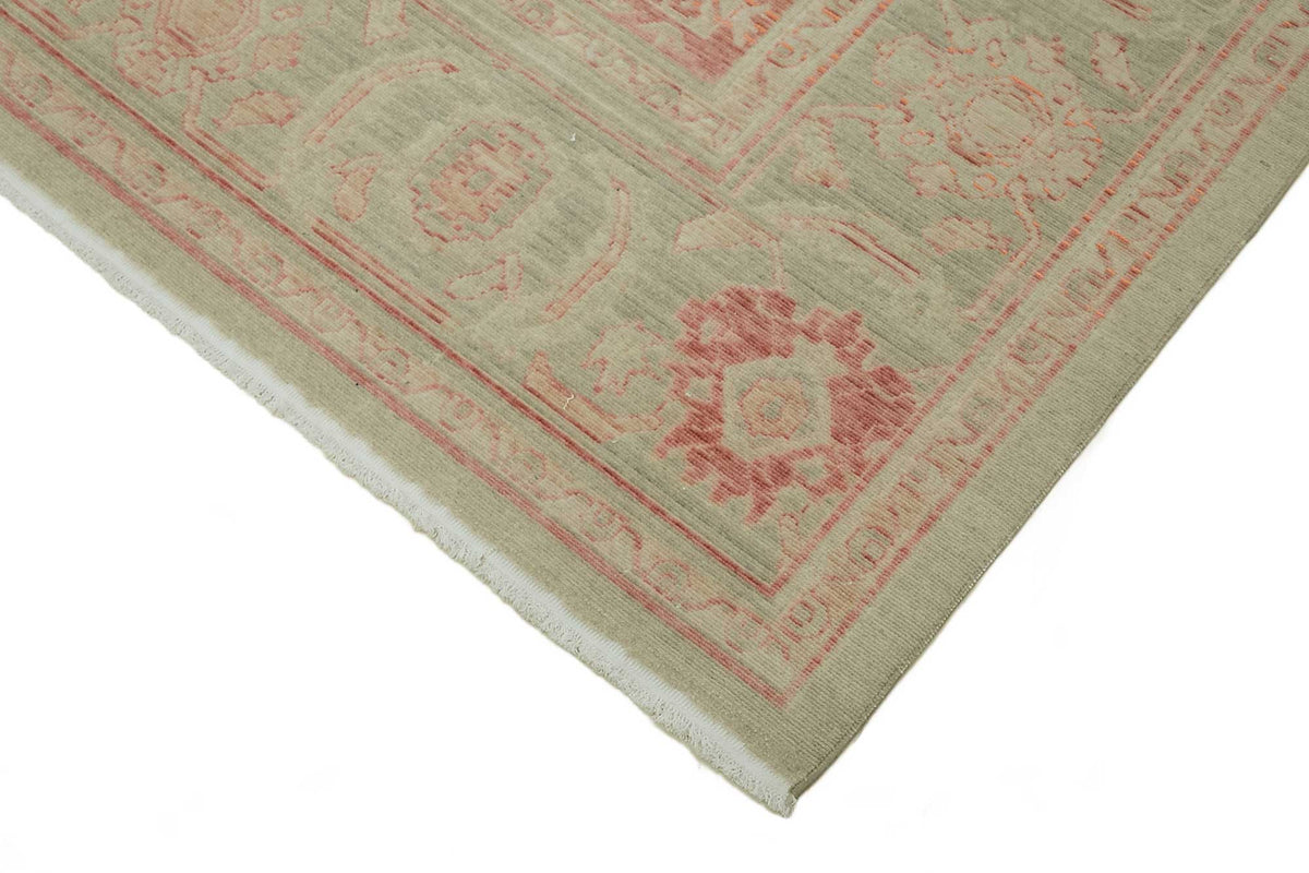 Veltos Uşak Adaçayı Yeşili Madalyon Desenli El Dokuma Halı 288x381 cm – detay görünümü