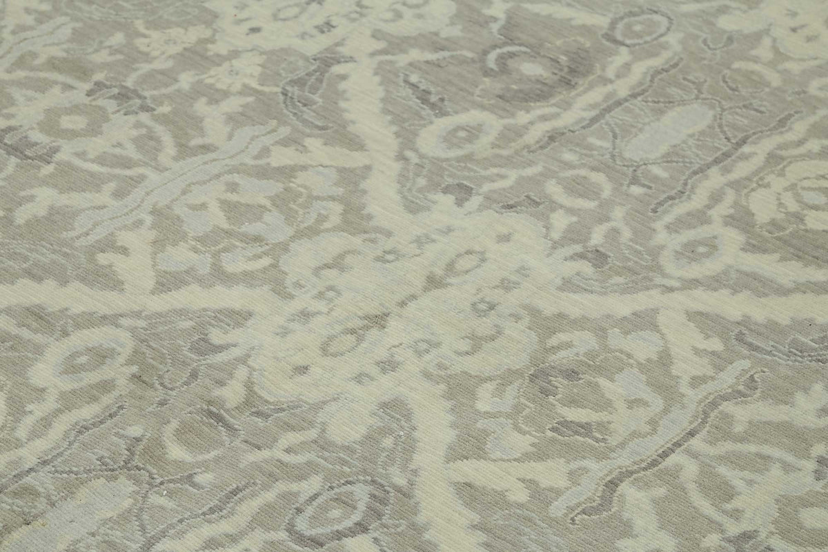 Veltos Madalyon Desenli Açık Gri Bej El Dokuma Uşak Halısı 305x376 cm – mekânda kullanım