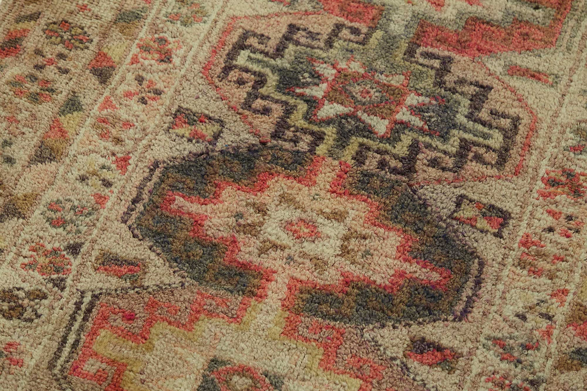Zolvo Herki Kırmızı Yolluk Madalyon Desenli 82x406 cm 48204 – mekânda kullanım