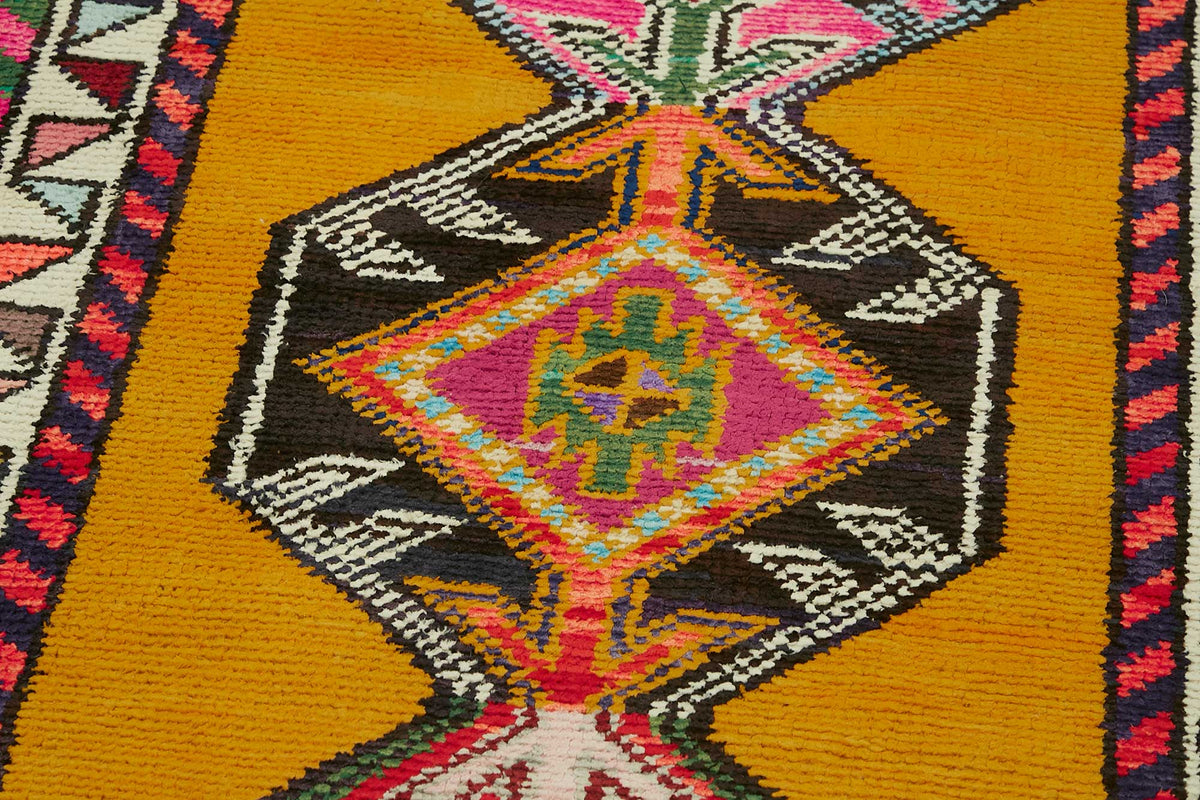 Zolvo Sarı Çok Renkli Geometrik Etnik El Dokuma Halı 82x403 cm – mekânda kullanım