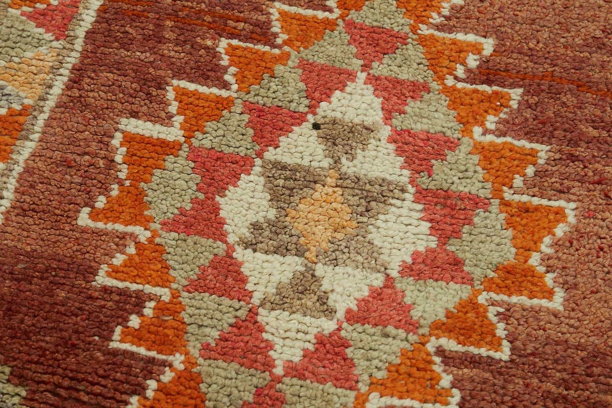 Zolvo Kırmızı Madalyon Desenli Yün Dokuma Yolluk 80x398 cm – mekânda kullanım