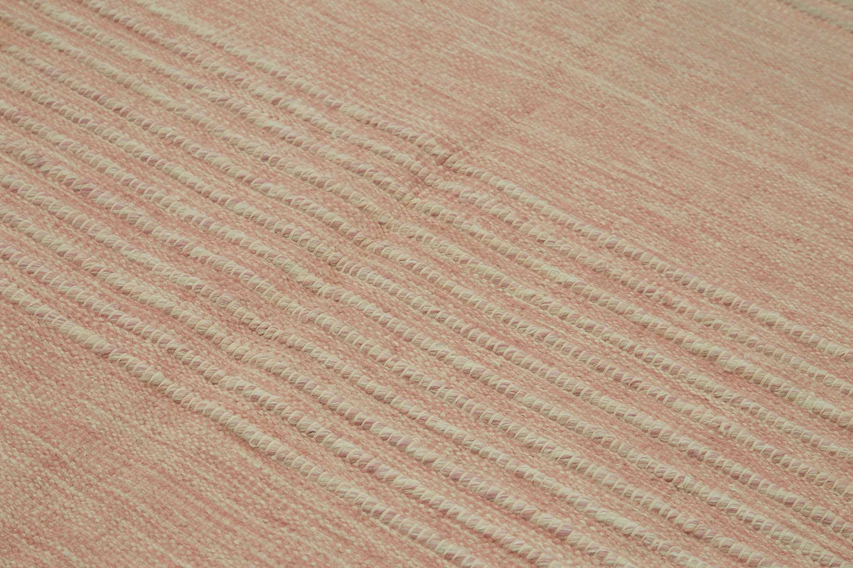 Gozvan Bej Modern Halı Toz Pembe Çizgili Yün Dokuma 180x251 cm – mekânda kullanım