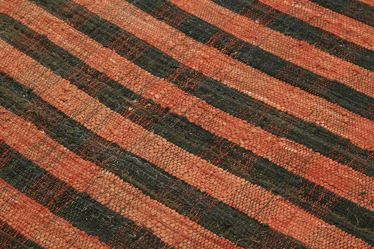 Gozvan El Dokuma Kırmızı ve Siyah Çizgili Halı 191x233 cm 48551 – mekânda kullanım